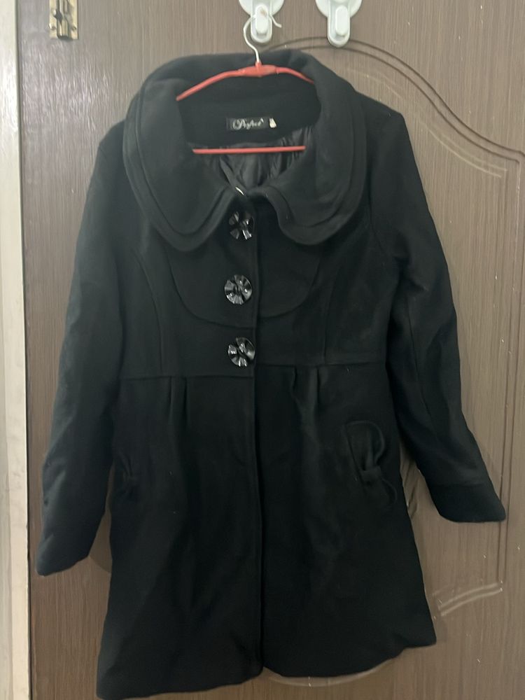 Korean Bow Overcoat.. Has Some Lint In It Tge Rest Its Perfectly Fine And Will Look Like New In Just One Wash!