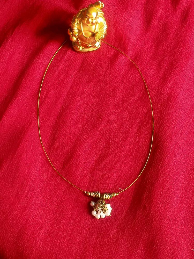 Elegant Gold Wire Necklace with Pearl Accent