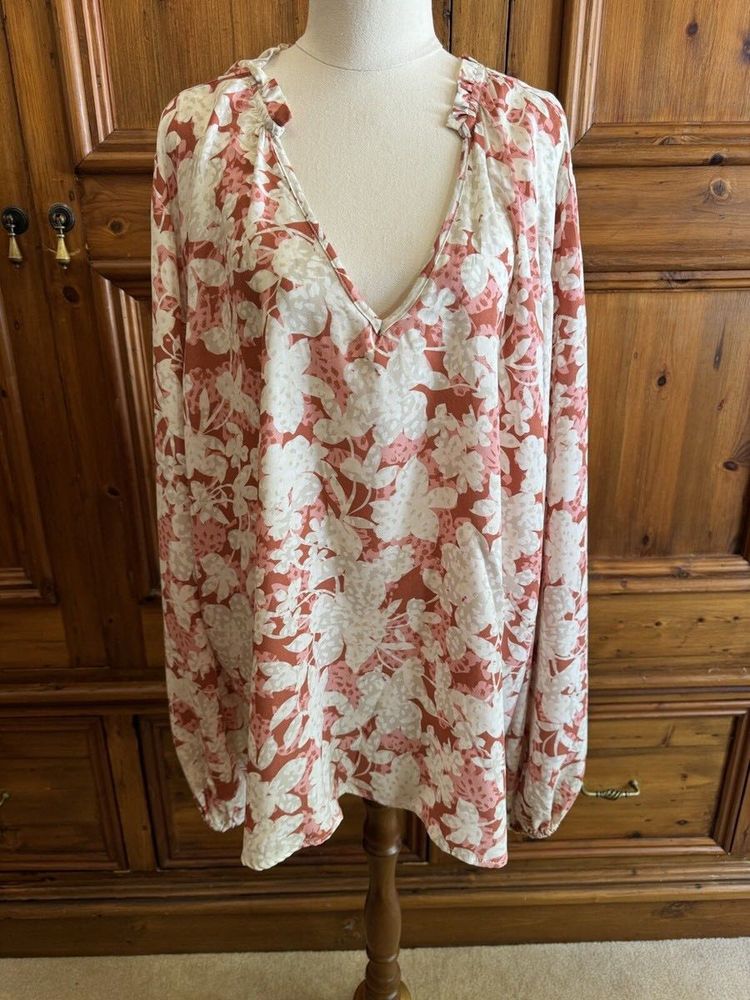 Old Navy Floral Print V-Neck Blouse