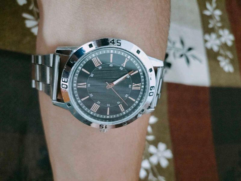 Stylish Silver Wristwatch