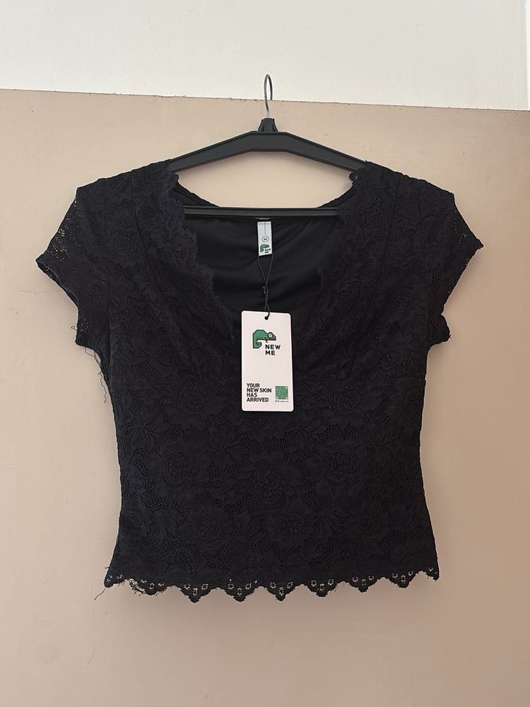 NEWME BLACK VNECK LACE TOP