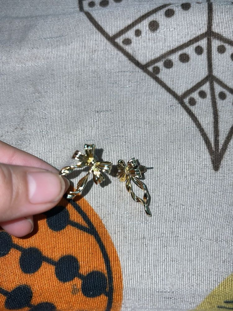 Bow Earing Golden Colour