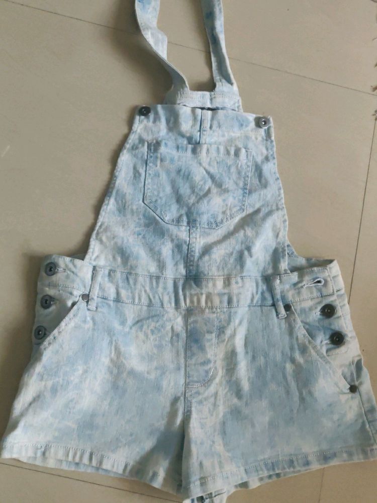 Forever 21 solid denim short dungaree(never used because of size)