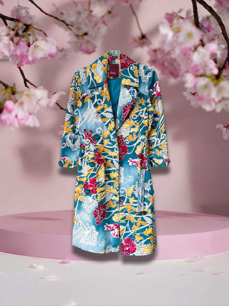 Beautiful Vintage Floral Printed Trench Coat.