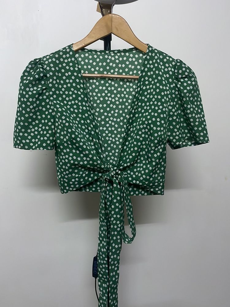 Tie-knot Crop Top