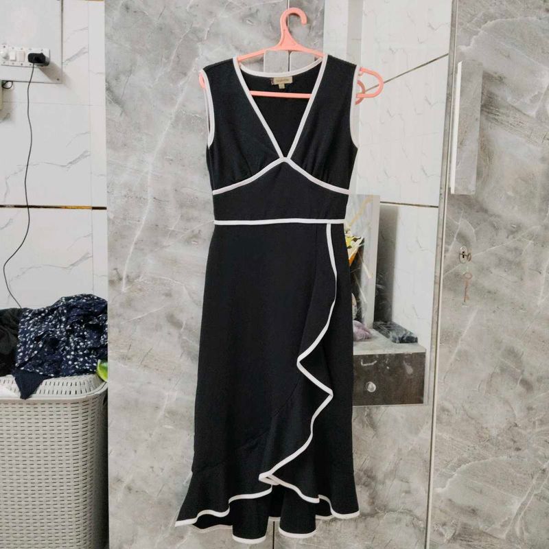 Chic Black Dress
