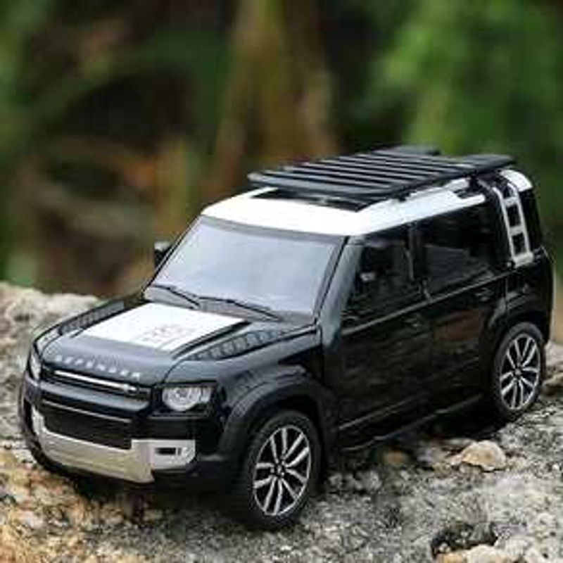 Land Rover Defender 1:32 Scale Model Diecast Car