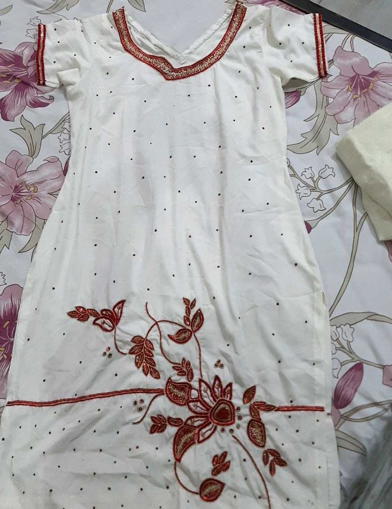 Embroidered White Kurti