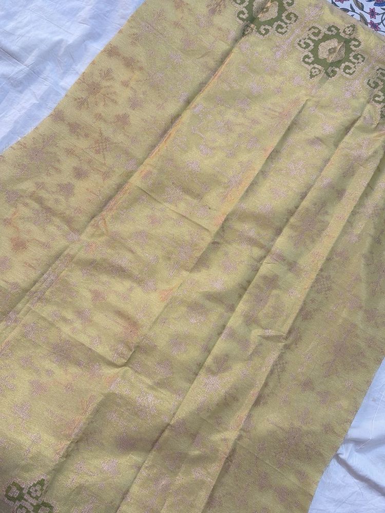 👑 Golden Zari Luxe – Premium Banarasi Fabric ✨