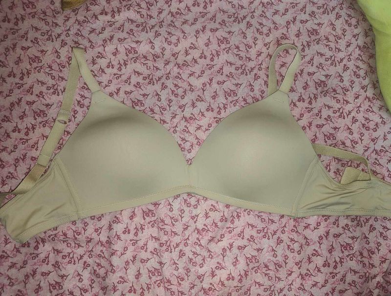 NUDE LIGHTLY PADDED BRA