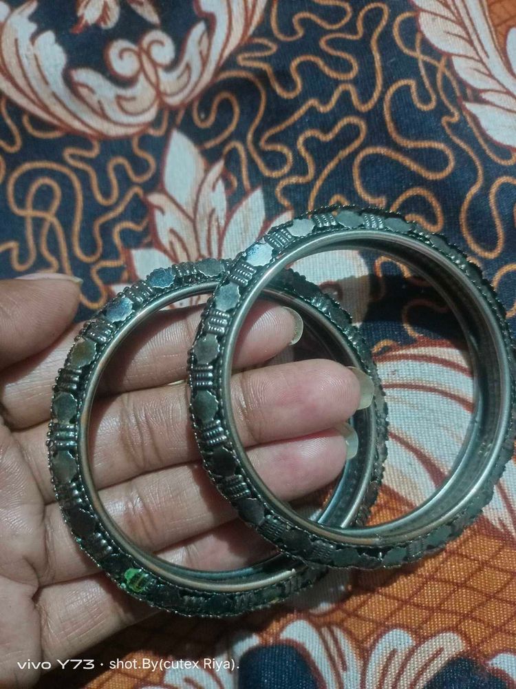 Silver Tone Bangle Set