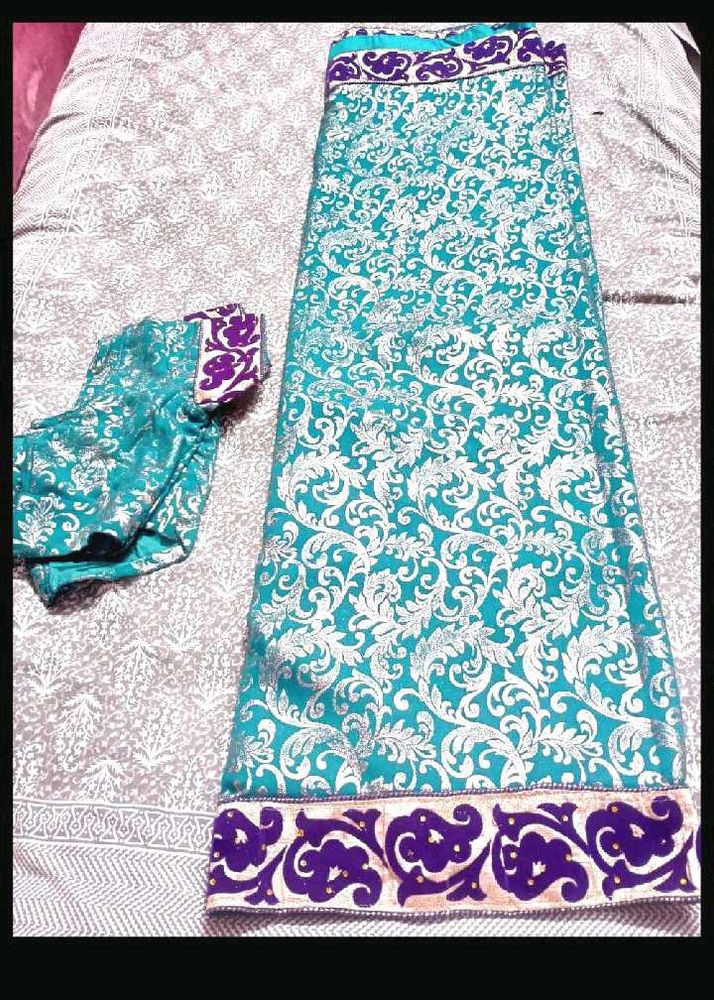 Wedding Saree Ke Sath Free Sare