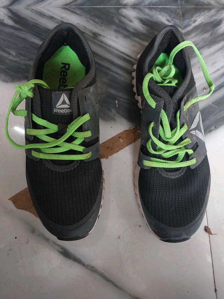 Like New Kept Unused Reebok Shoes 6 Size