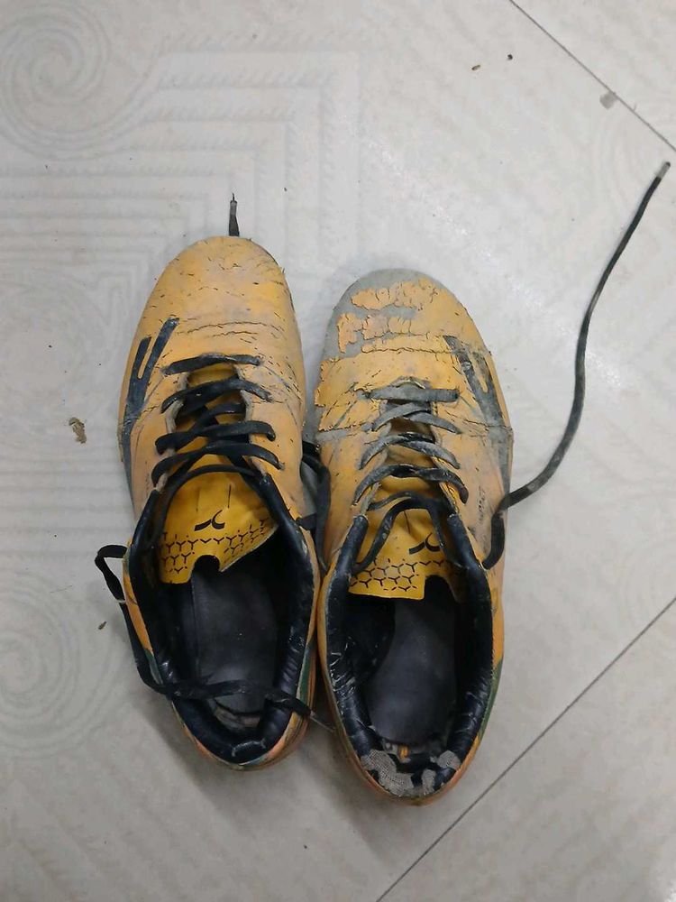 SEGA CLASSIC FOOTBALL SHOES USED [SIZE 3]