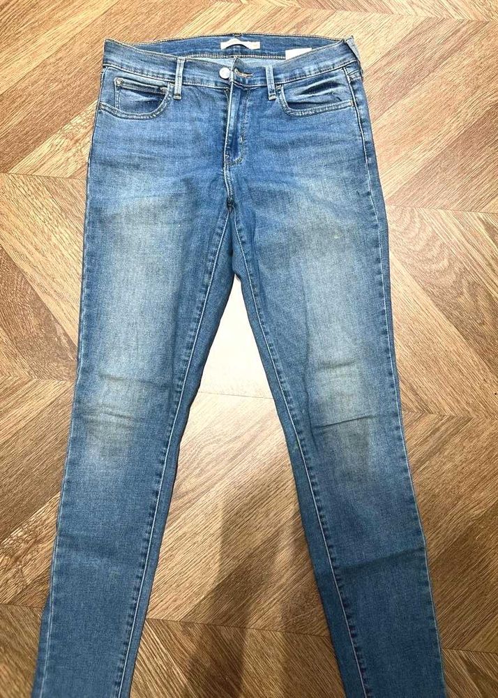 Levis Light Wash Denim Jeans