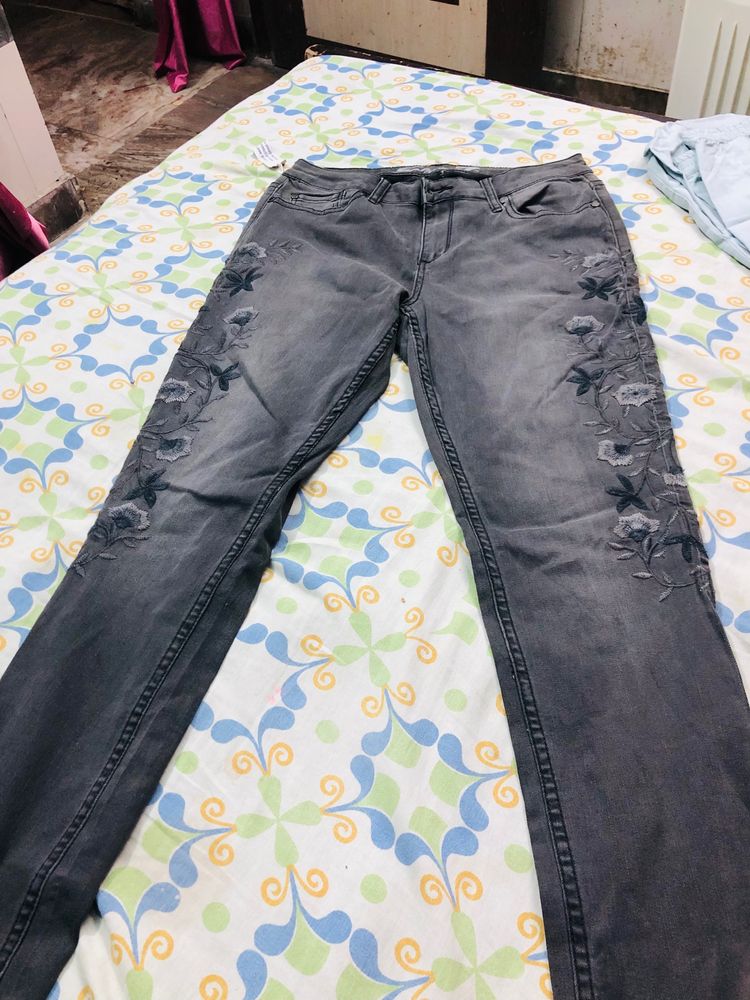 New Design Pant Look Like Jump Pant Beautiful Flower Print Black As White Colour Shade