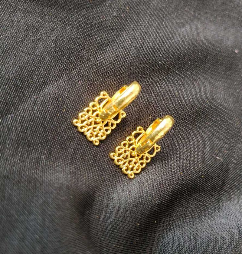 Elegant Gold Filigree Earrings
