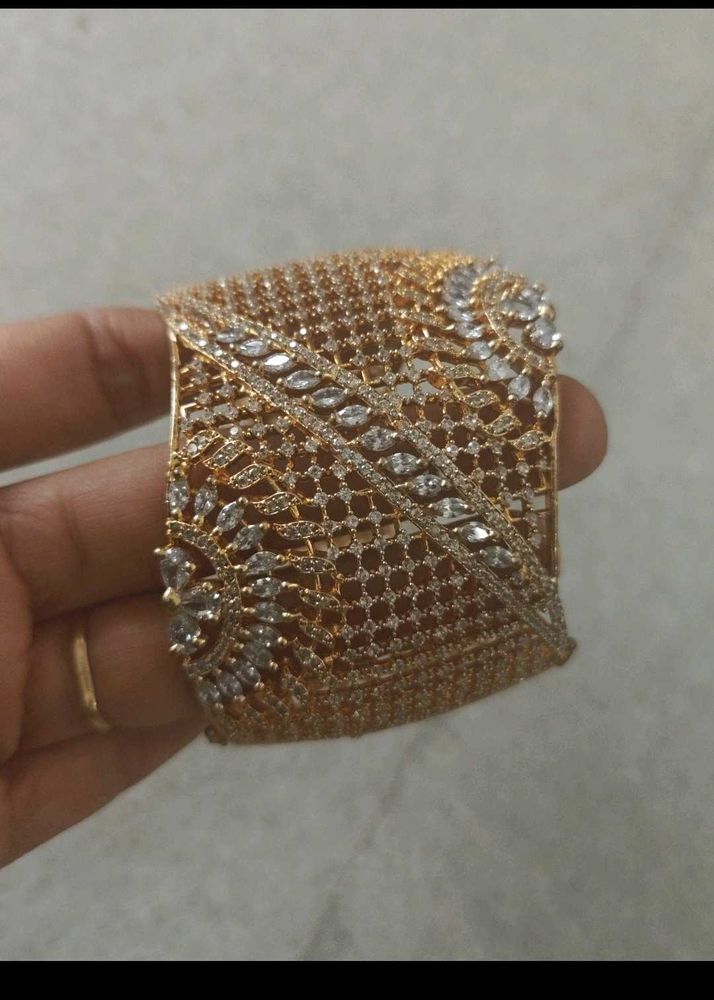 AD Bracelet With Opening Lock System
