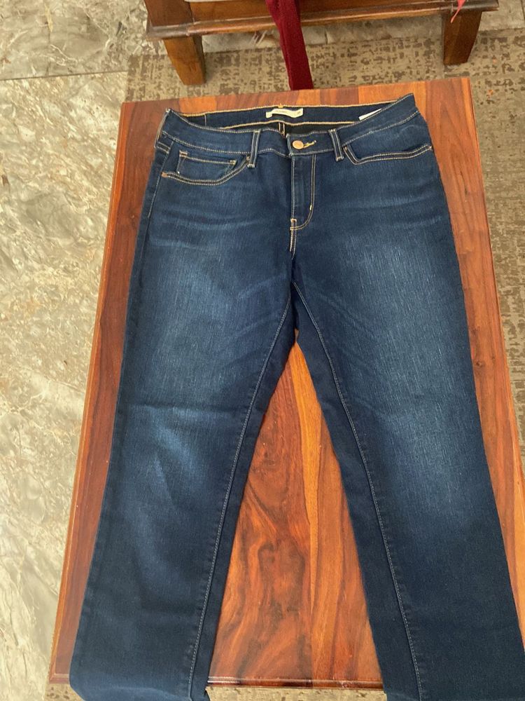 Levi&#39;s Dark Wash Jeans