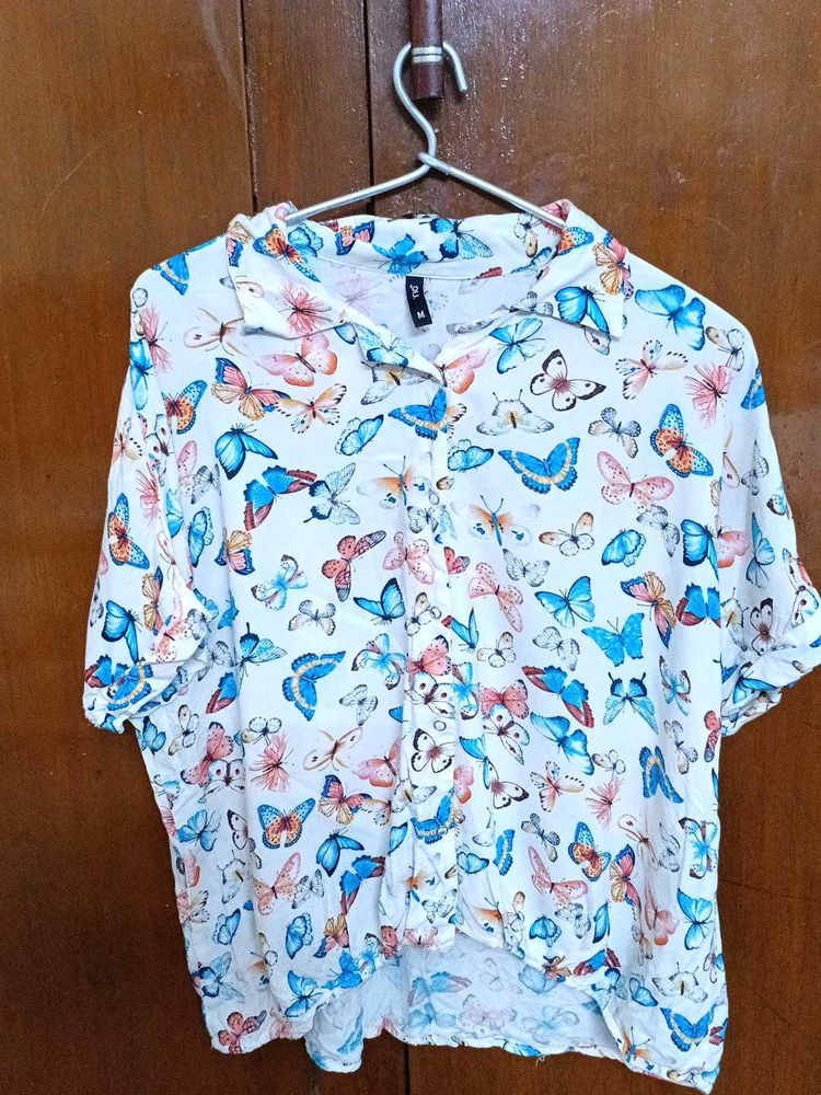 Butterfly Print Top 🦋🌼🪻🌸🏵️🌹