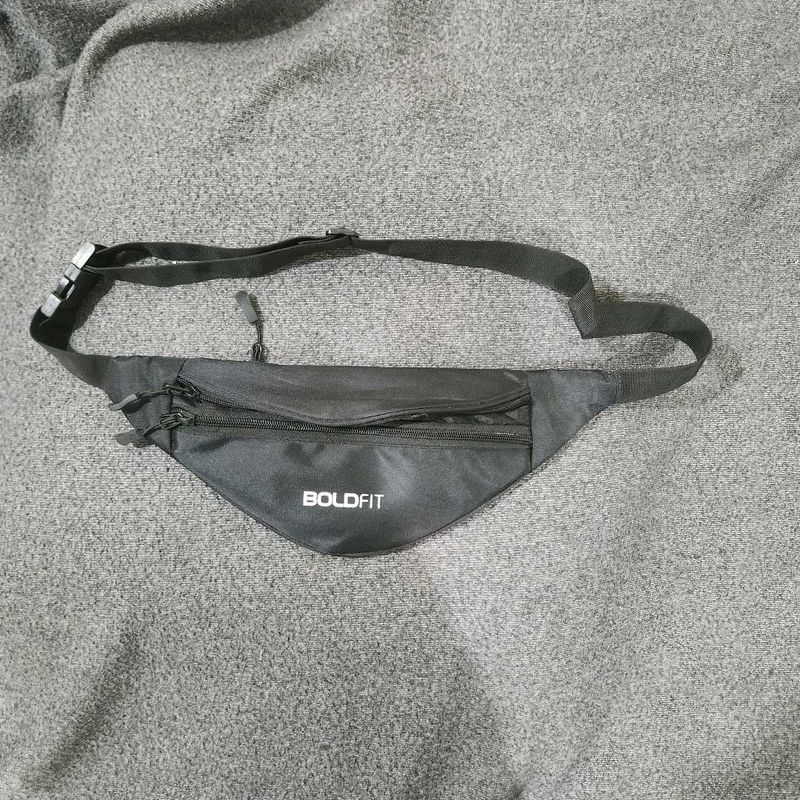 Boldfit Black Sling Chest Bag – Lightweight