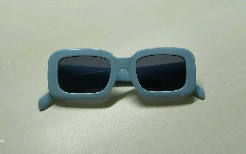H&amp;M LIGHT BLUE RECTANGULAR SUNGLASSES