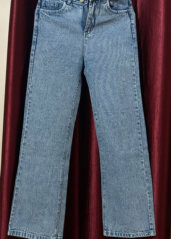 Light blue wash trendy denim jeans