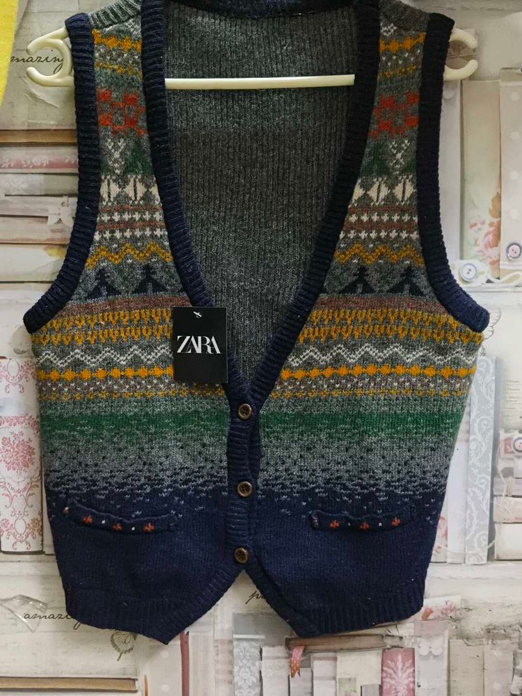 Sleevless Sweater