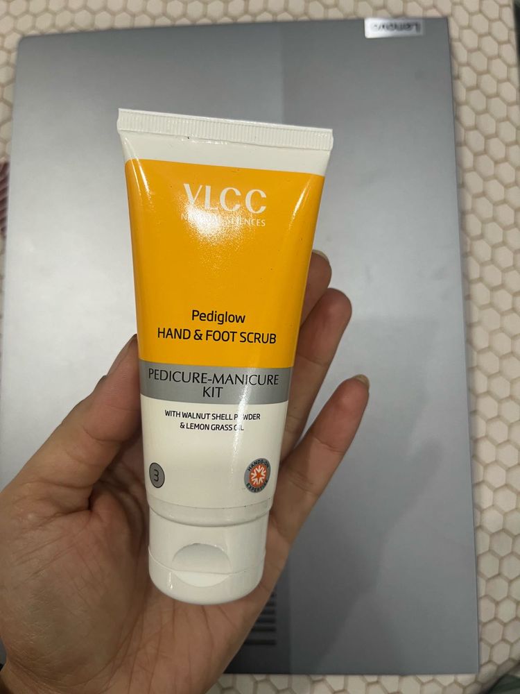VLCC Pediglow Hand &amp; Foot Scrub