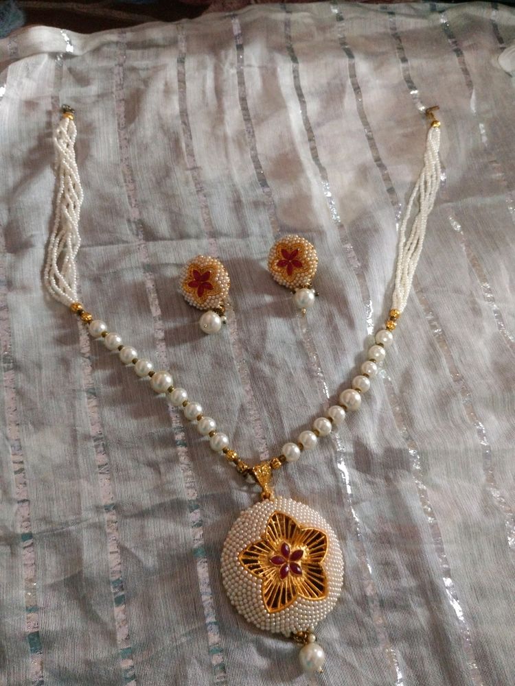 Beautiful White Pearl Set With Stud