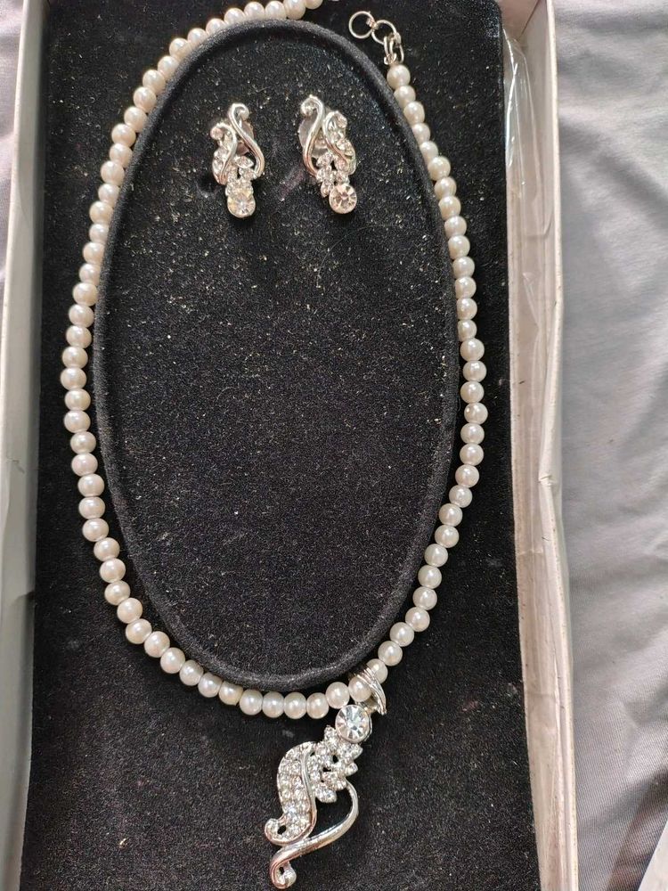 Pearl Necklace &amp; Earring Set