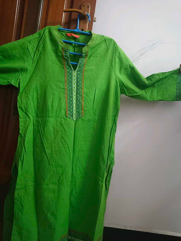 Green Embroidered Kurta