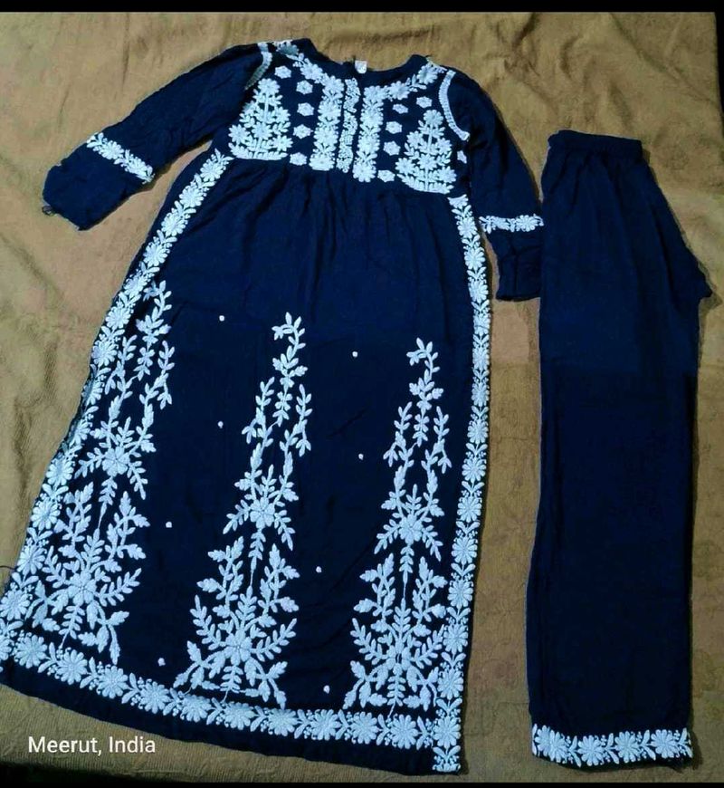 Elegant Embroidered Kurta Set👗