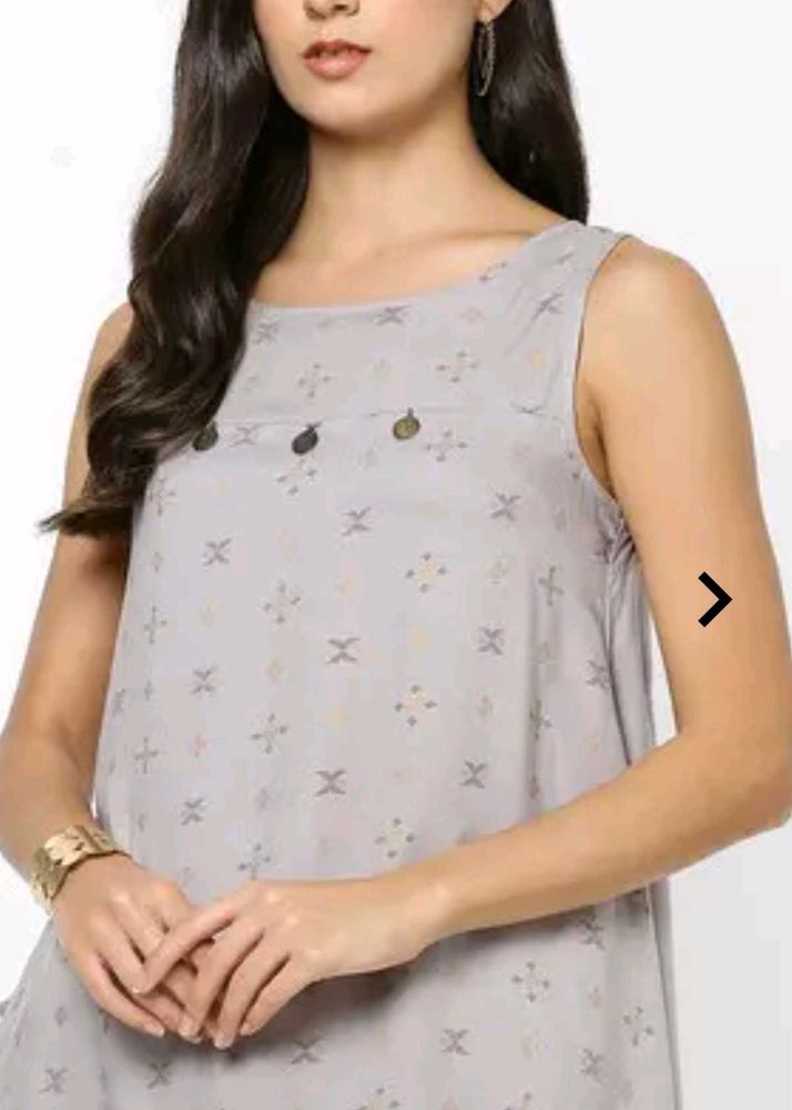 Patterned Sleeveless Top With Dipped Hem