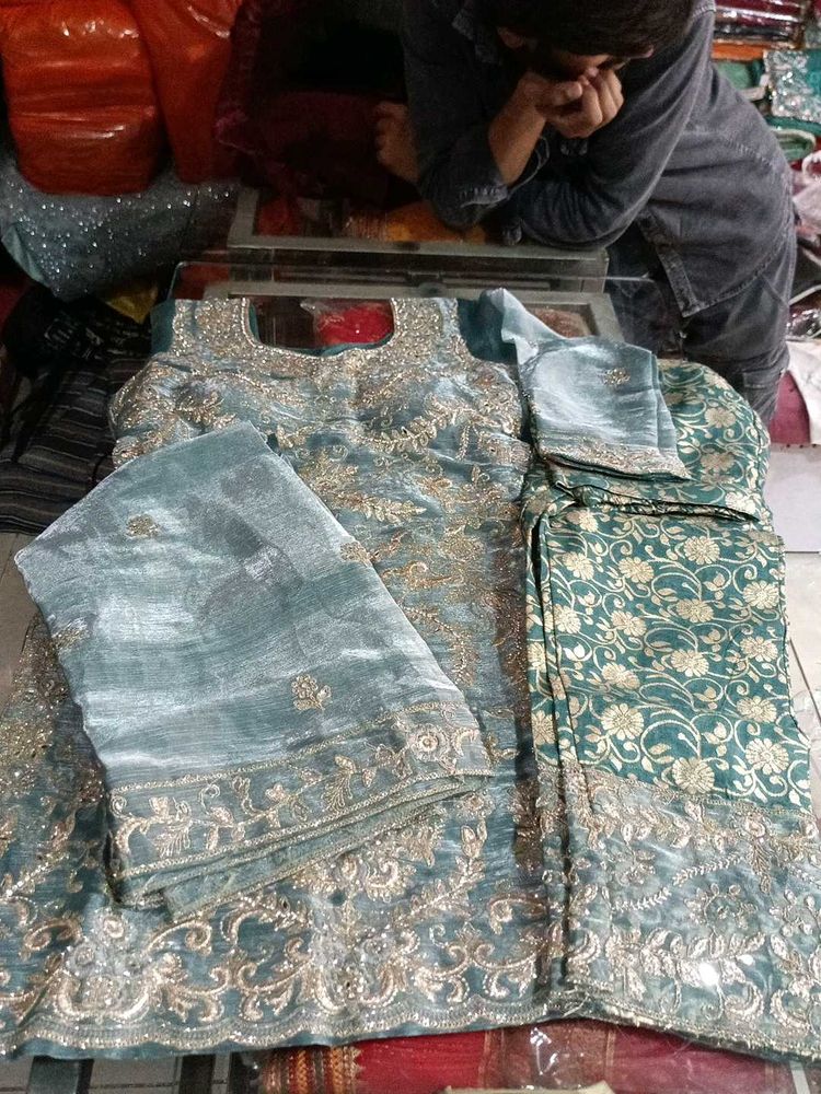 Elegant Teal &amp; Gold Pakistani Suit