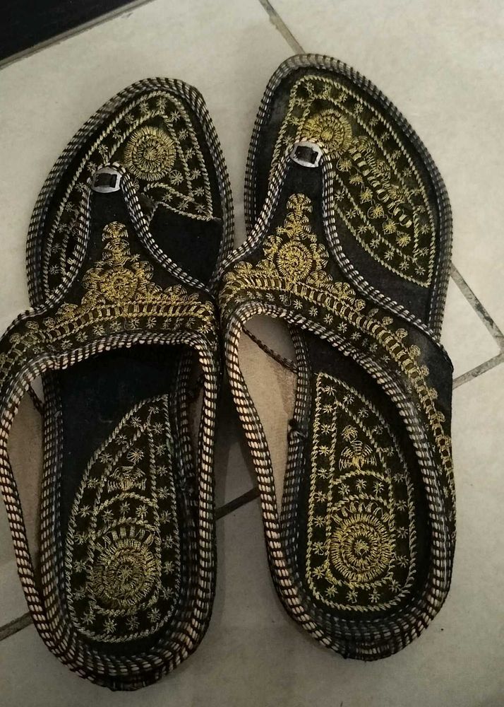 Embroidered Ethnic Sandals