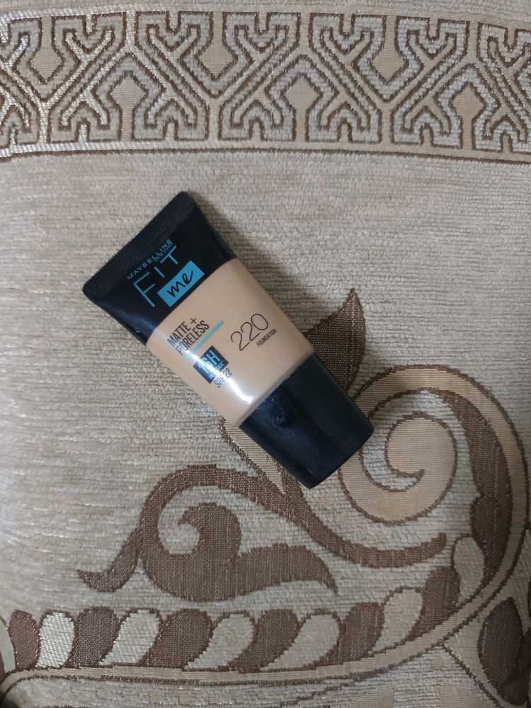 Maybelline Fit Me Foundation- Shade 220