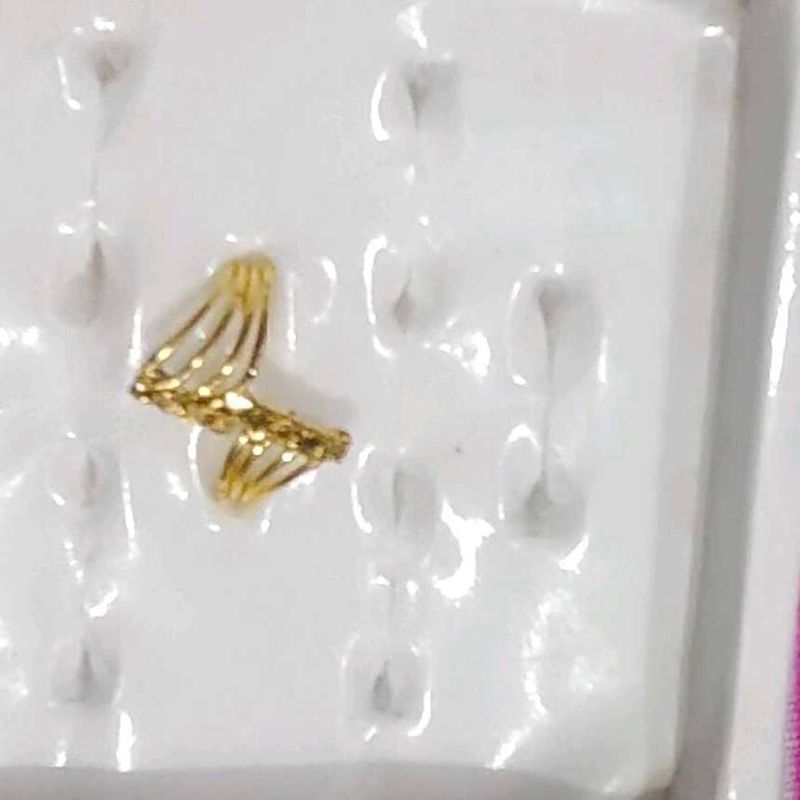 Elegant Gold Tone Ring