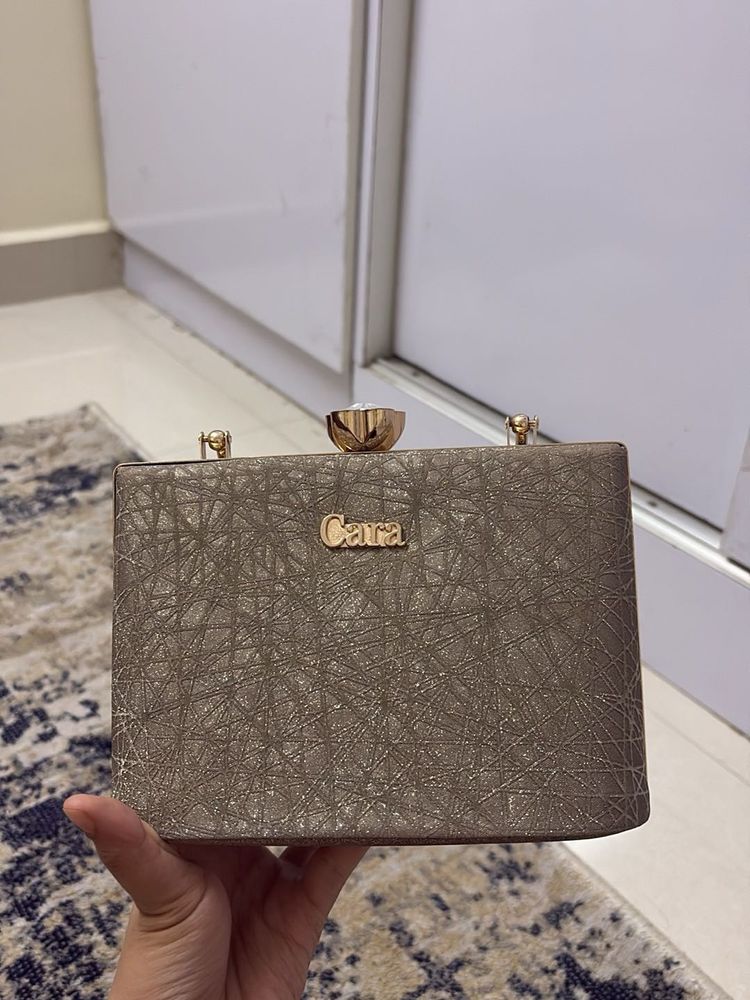 Cara Clutch