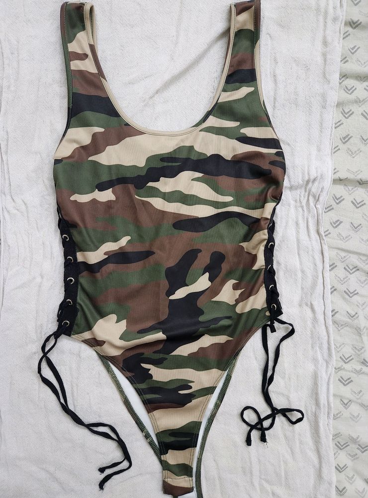 Forever 21 - Bodysuit - Side sexy detail - Top