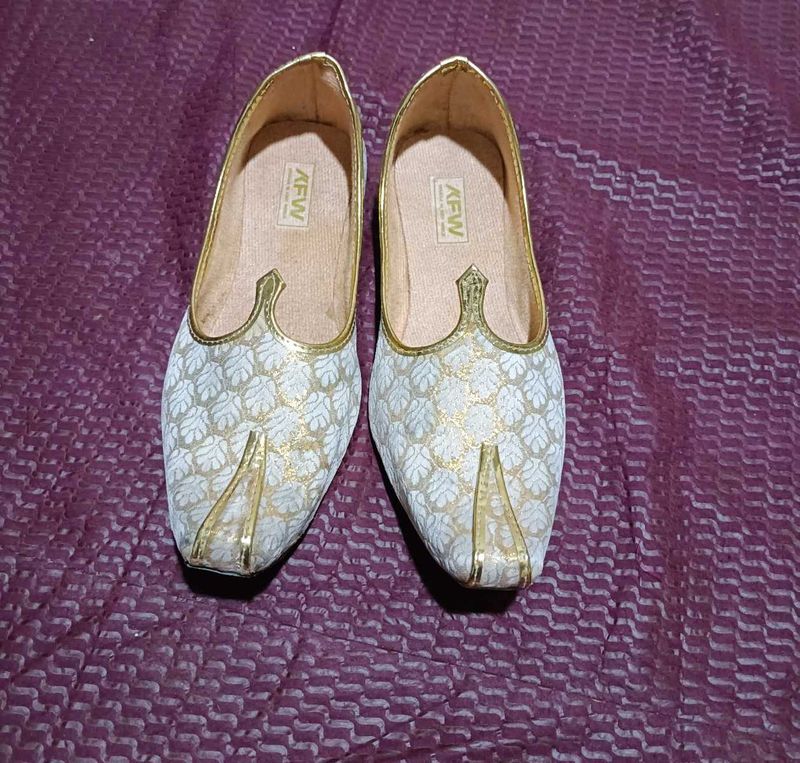Elegant Ethnic Juttis