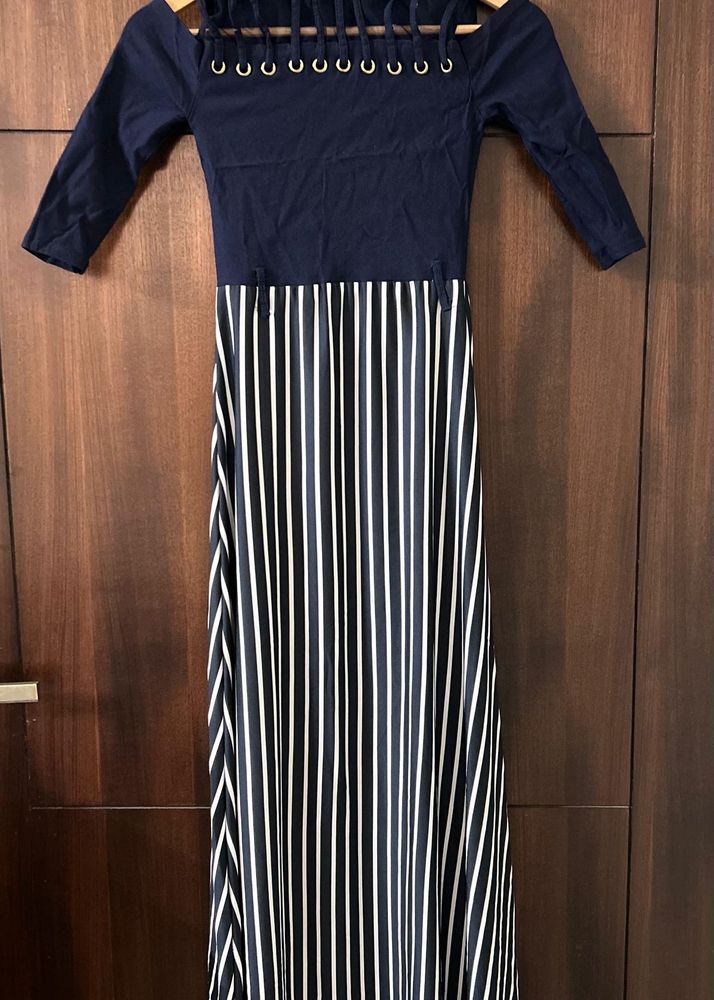 blue dress with infront stripes style