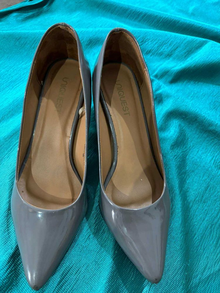 Uniquest Pointed Toe Pump