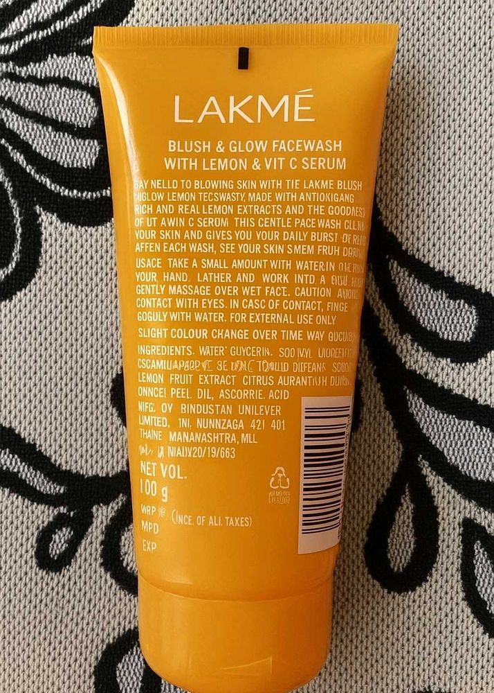 Lakme Blush &amp; Glow Facewash