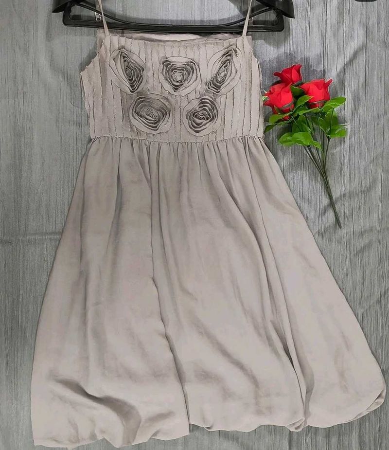 Rose Detailed Grey Dress🌹