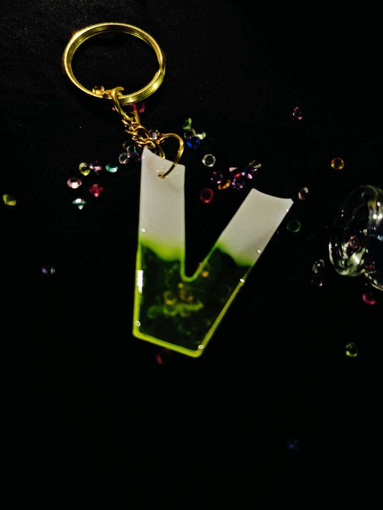 Resin &#39;V&#39;, &#39;P&#39;, &#39;O&#39;, &#39;K, Initial Keychain