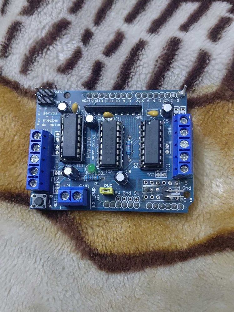 Motor Control Shield (motor driver L293d)
