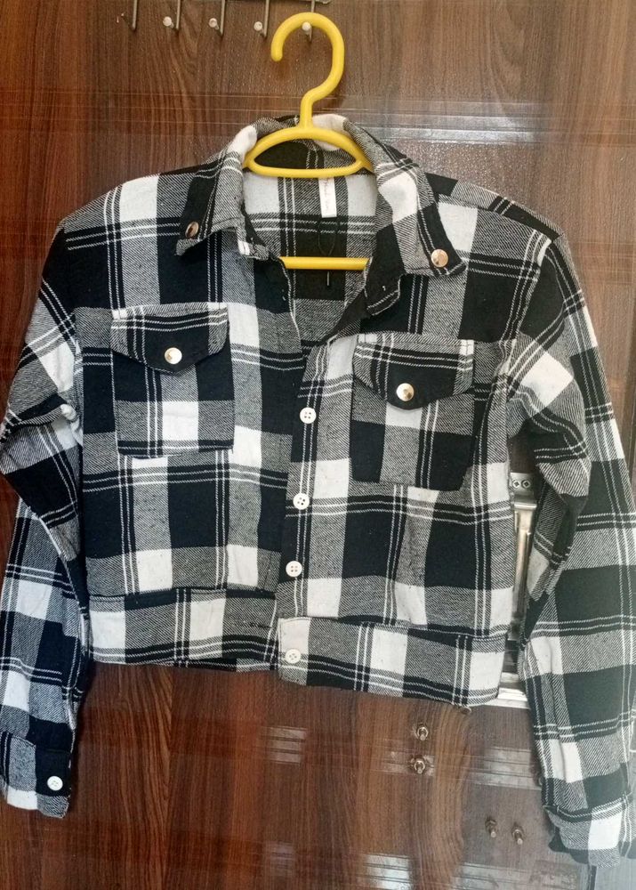 Cropped Black &amp; White Flannel