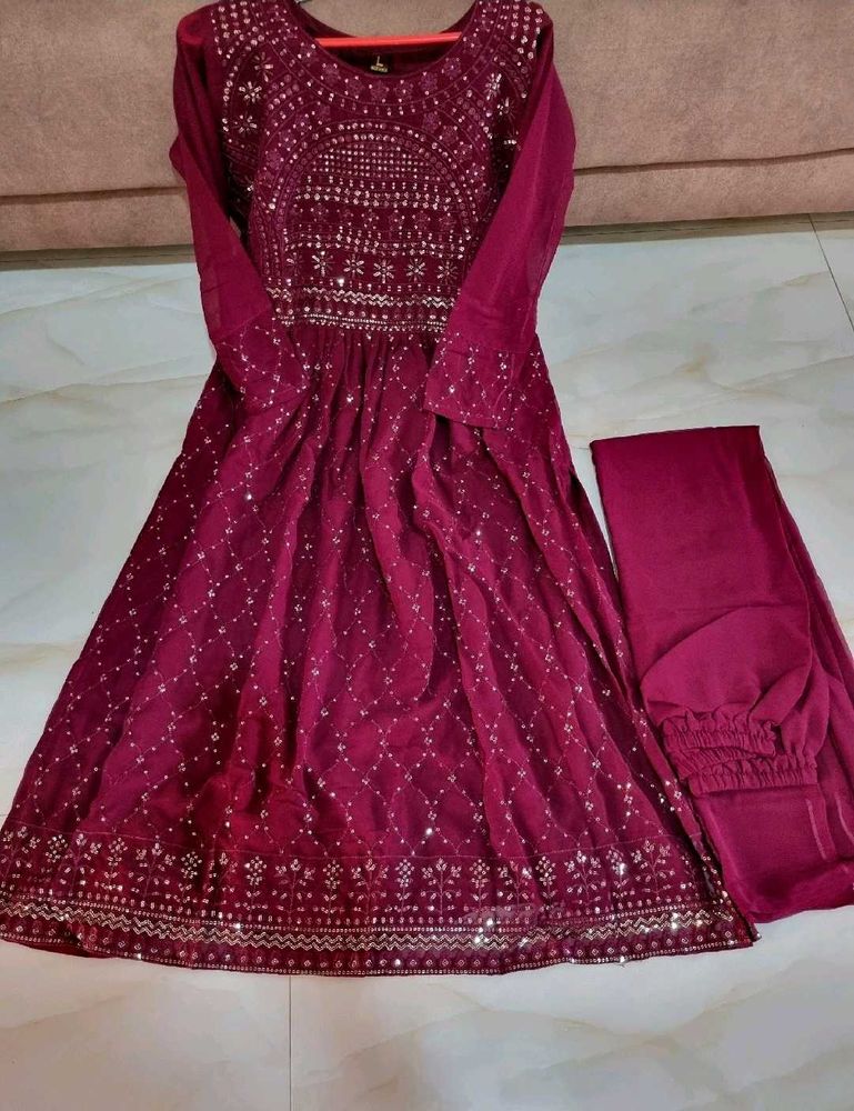 Nayra Cut Sequence Based Kurti And Plazzo