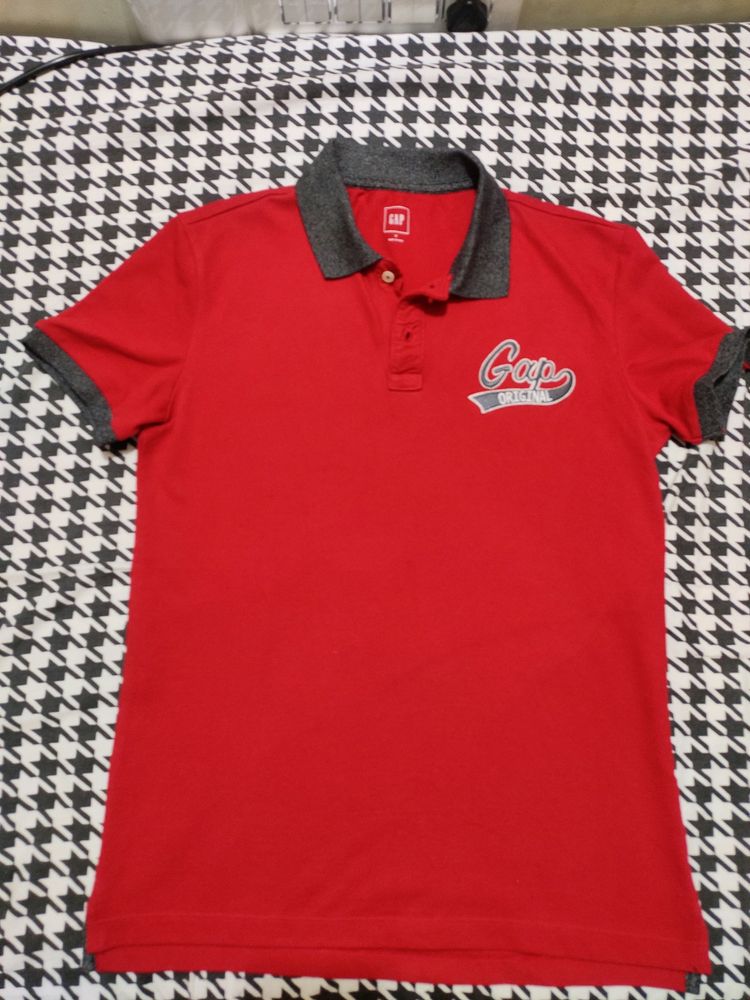 GAP T SHIRT SMALL